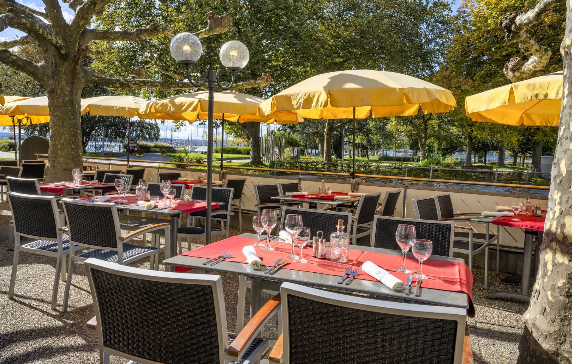 Terrasse mit Seeblick im Restaurant Mainaublick